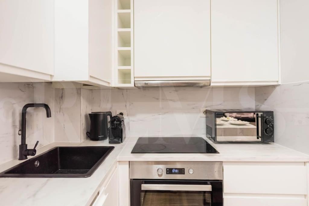 Contemporary Minimalist Apartment By Rems มาลากา ภายนอก รูปภาพ