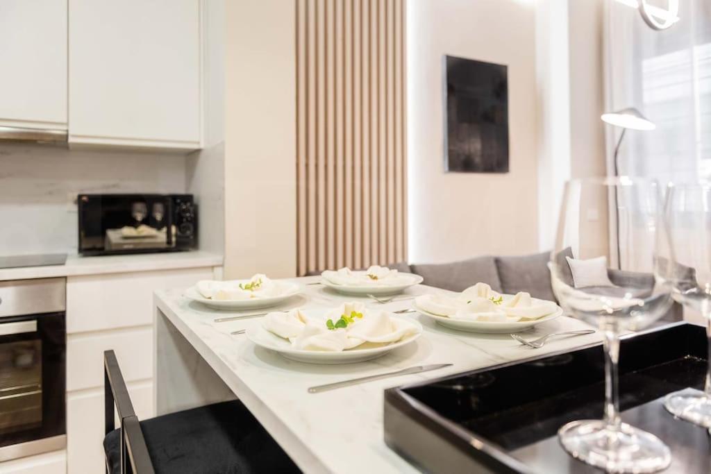 Contemporary Minimalist Apartment By Rems มาลากา ภายนอก รูปภาพ