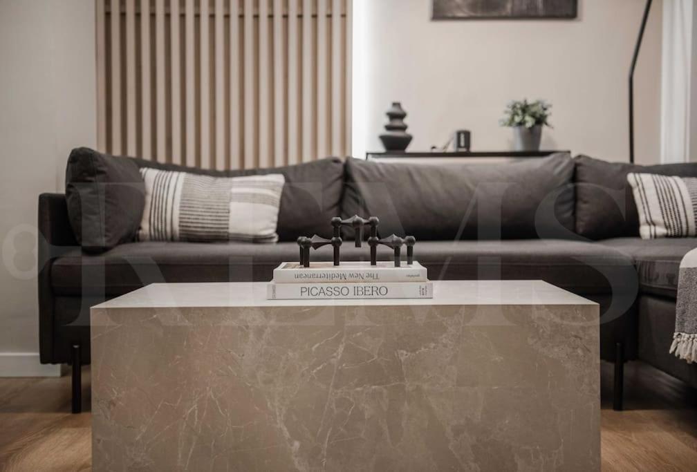 Contemporary Minimalist Apartment By Rems มาลากา ภายนอก รูปภาพ