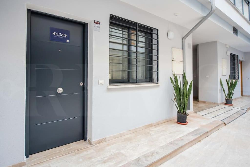 Contemporary Minimalist Apartment By Rems มาลากา ภายนอก รูปภาพ