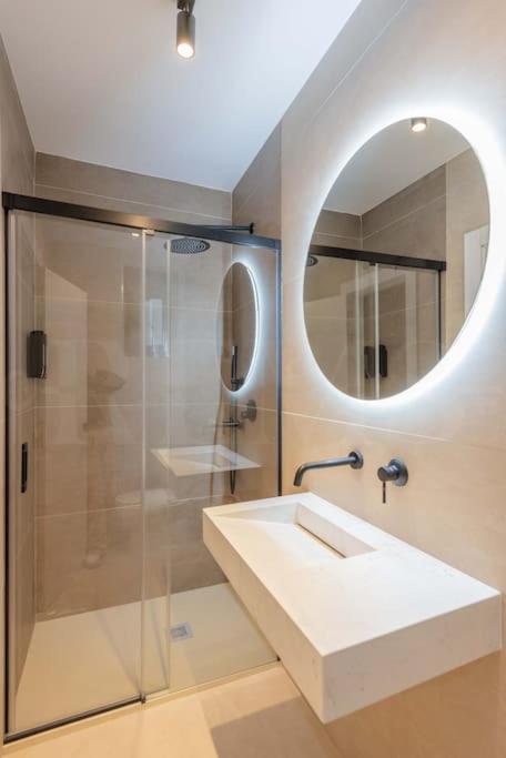 Contemporary Minimalist Apartment By Rems มาลากา ภายนอก รูปภาพ
