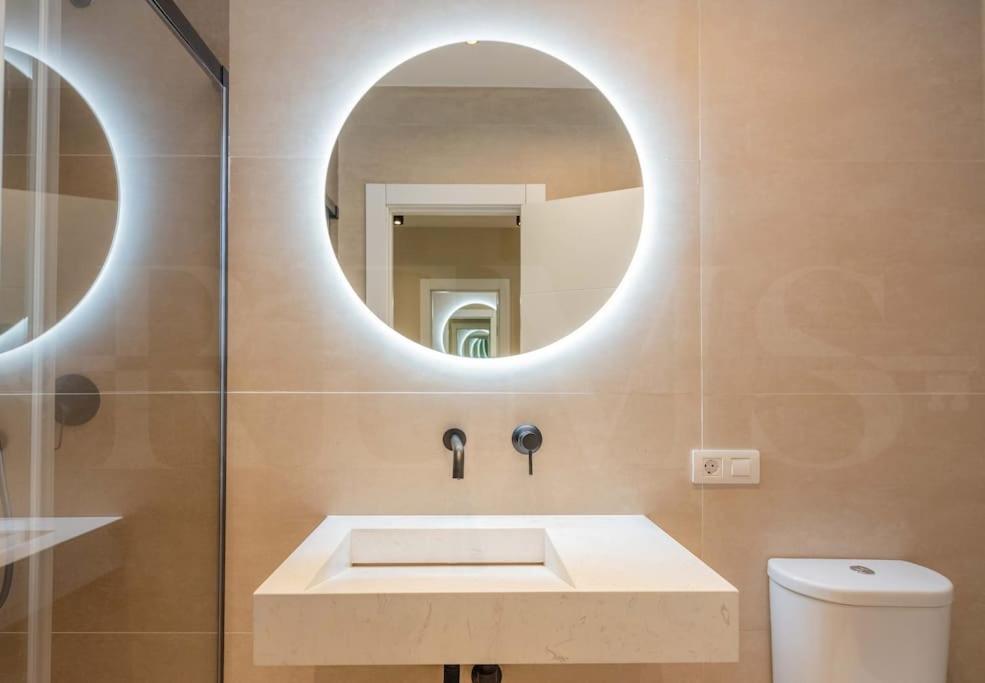 Contemporary Minimalist Apartment By Rems มาลากา ภายนอก รูปภาพ